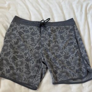 Travis Mathew Men's Floral Gray Board Shorts